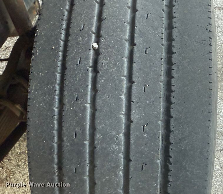 image for item EG8571 2002 International 2574 semi truck