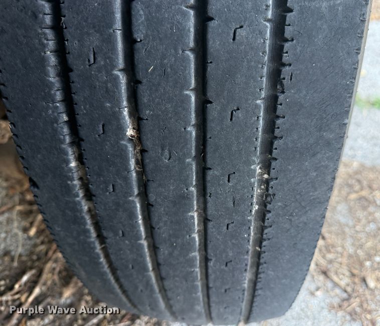 image for item EG8571 2002 International 2574 semi truck