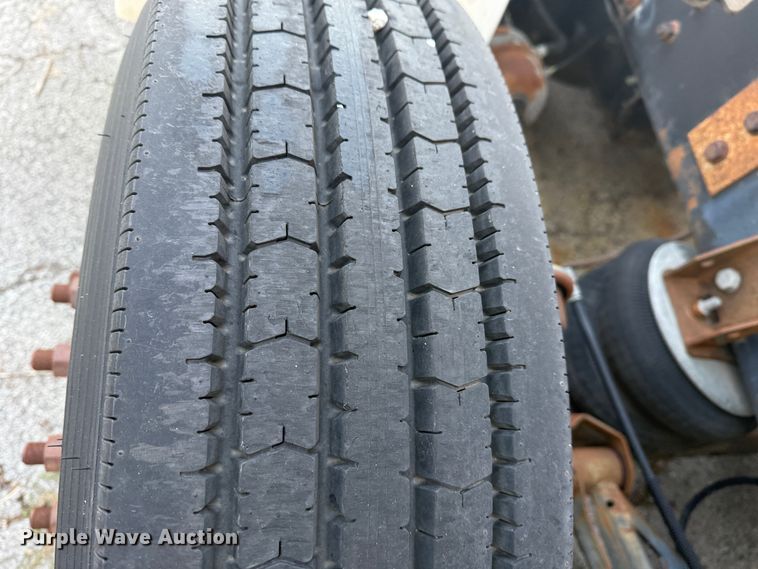 image for item EG8571 2002 International 2574 semi truck