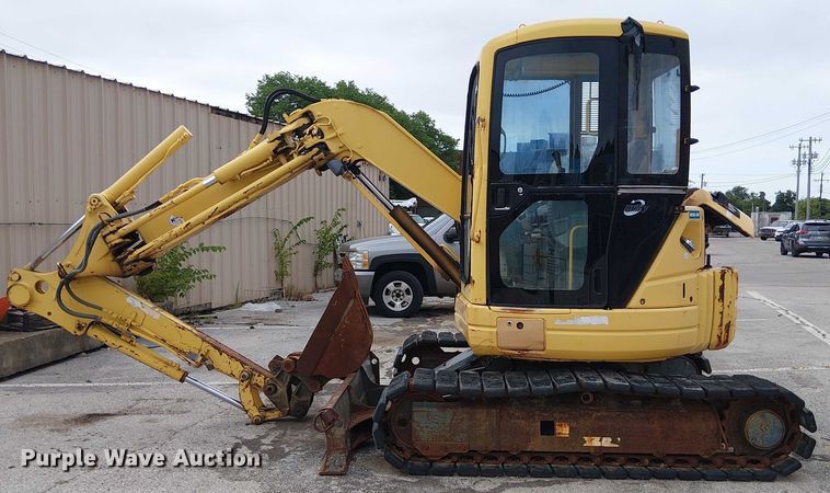 image for item EG8572 2004 Komatsu PC58UU-3E0 mini excavator