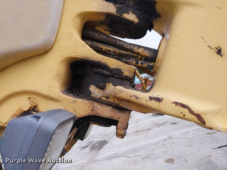 image for item EG8572 2004 Komatsu PC58UU-3E0 mini excavator