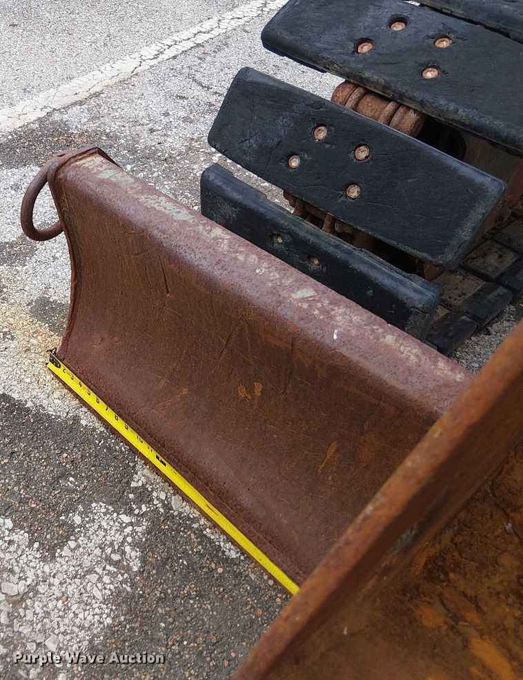 image for item EG8572 2004 Komatsu PC58UU-3E0 mini excavator