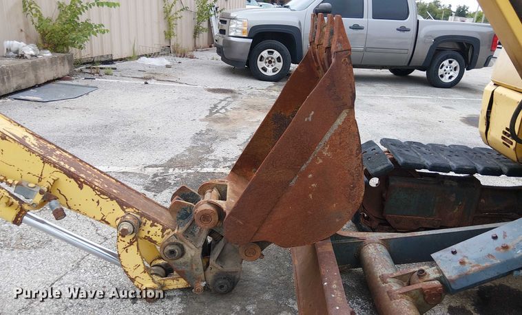 image for item EG8572 2004 Komatsu PC58UU-3E0 mini excavator