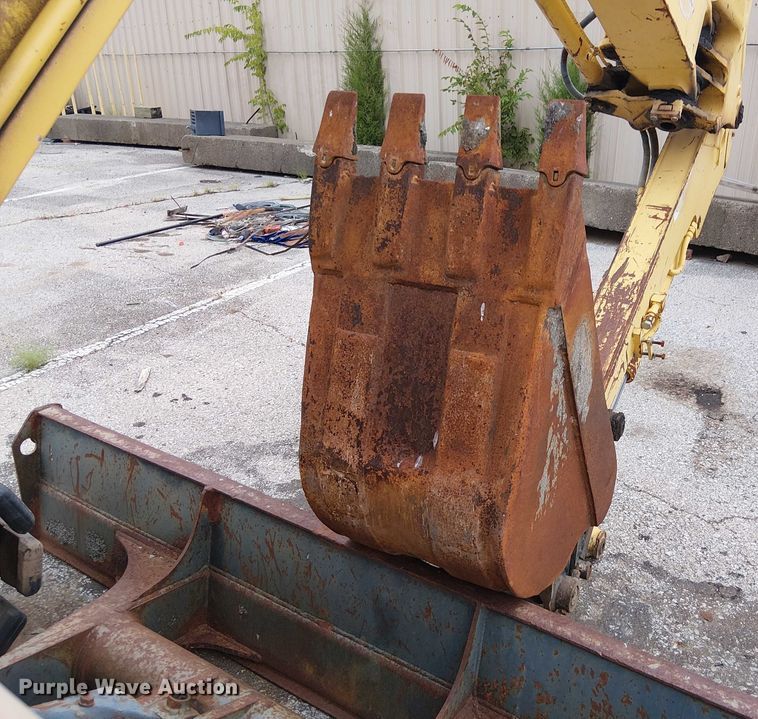 image for item EG8572 2004 Komatsu PC58UU-3E0 mini excavator