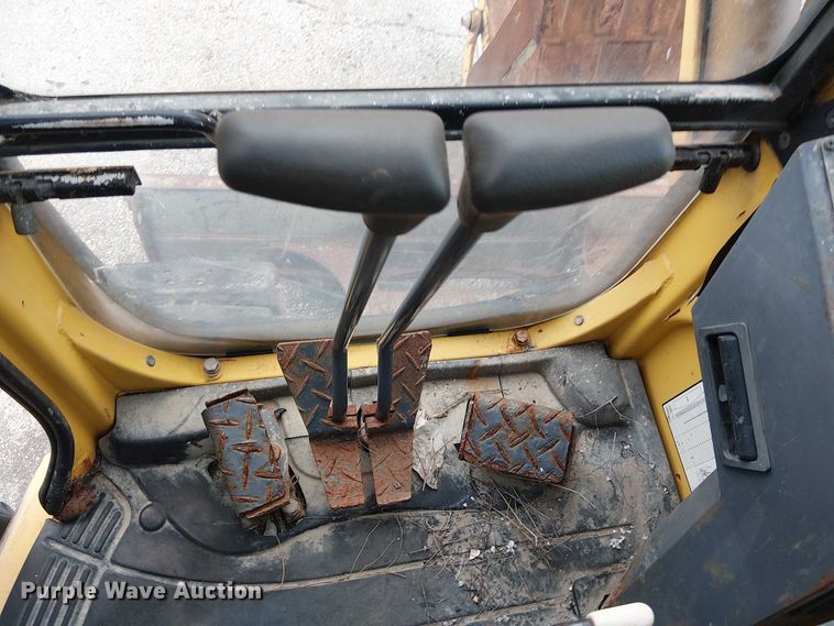 image for item EG8572 2004 Komatsu PC58UU-3E0 mini excavator