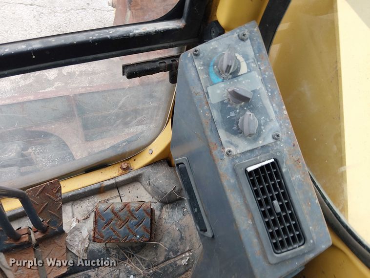 image for item EG8572 2004 Komatsu PC58UU-3E0 mini excavator