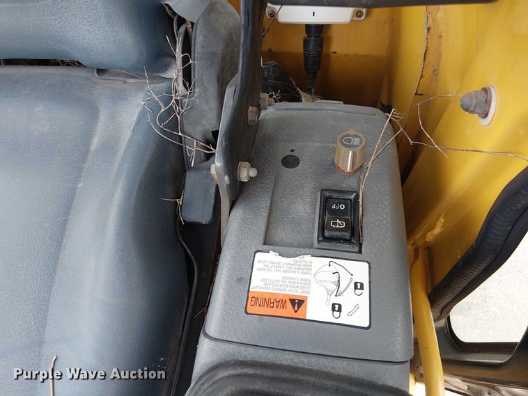 image for item EG8572 2004 Komatsu PC58UU-3E0 mini excavator