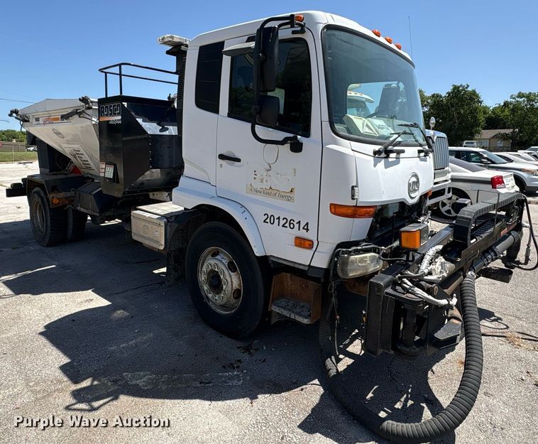 image for item EG8573 2012 Nissan UD3300 pothole patcher truck