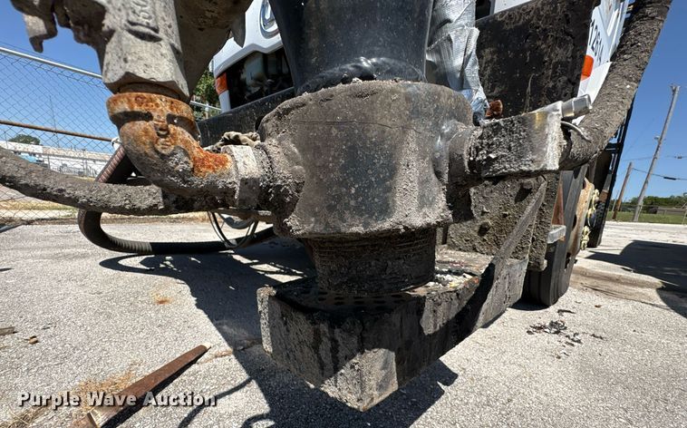 image for item EG8573 2012 Nissan UD3300 pothole patcher truck