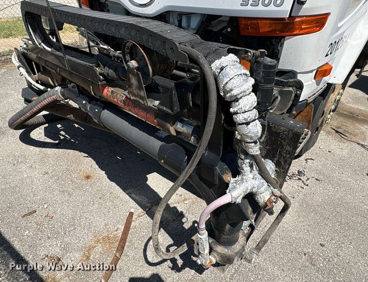 image for item EG8573 2012 Nissan UD3300 pothole patcher truck