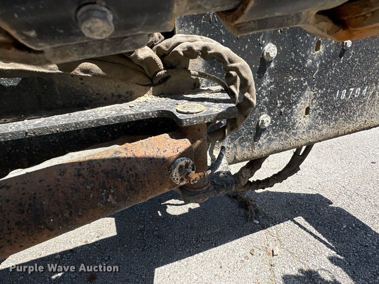 image for item EG8573 2012 Nissan UD3300 pothole patcher truck