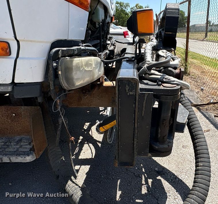 image for item EG8573 2012 Nissan UD3300 pothole patcher truck