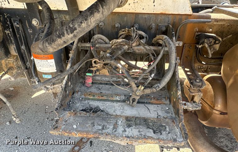 image for item EG8573 2012 Nissan UD3300 pothole patcher truck