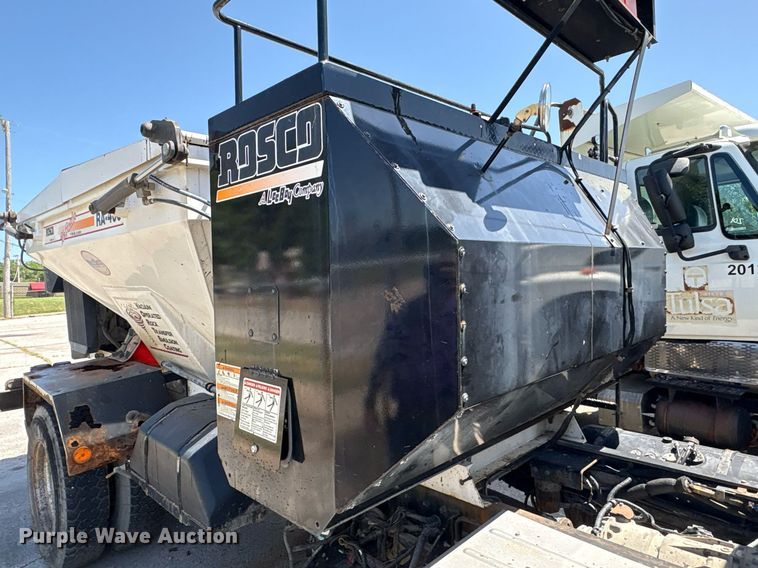 image for item EG8573 2012 Nissan UD3300 pothole patcher truck