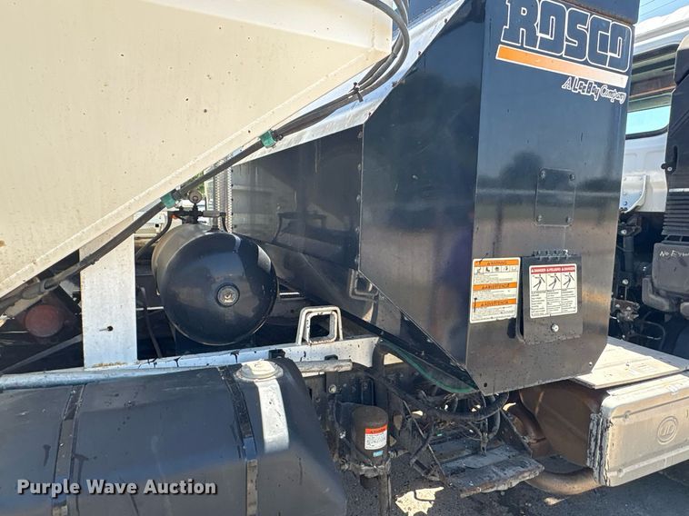 image for item EG8573 2012 Nissan UD3300 pothole patcher truck