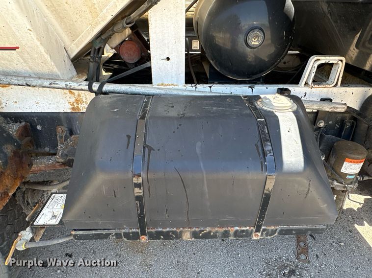 image for item EG8573 2012 Nissan UD3300 pothole patcher truck