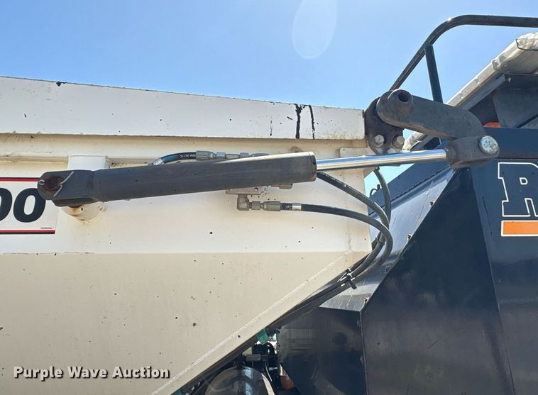 image for item EG8573 2012 Nissan UD3300 pothole patcher truck