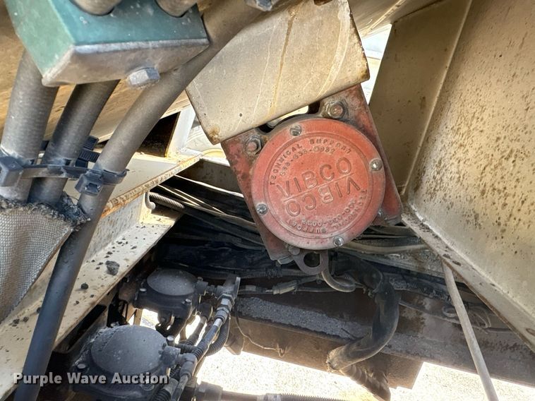 image for item EG8573 2012 Nissan UD3300 pothole patcher truck