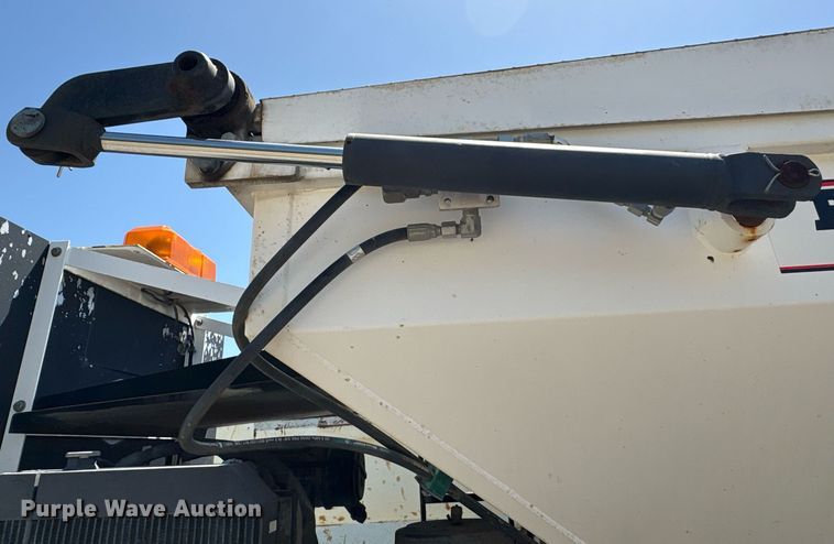 image for item EG8573 2012 Nissan UD3300 pothole patcher truck