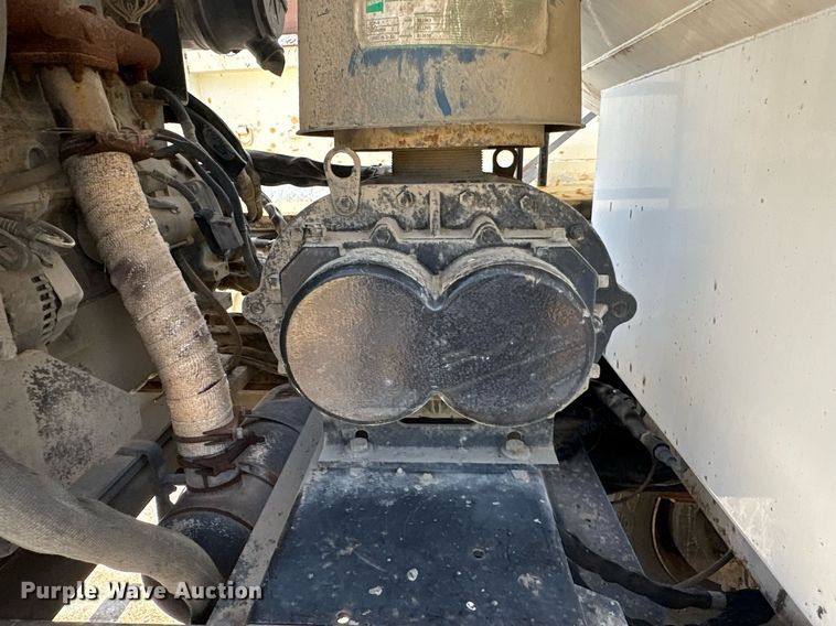 image for item EG8573 2012 Nissan UD3300 pothole patcher truck