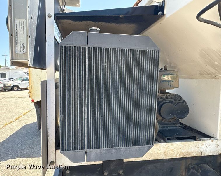 image for item EG8573 2012 Nissan UD3300 pothole patcher truck