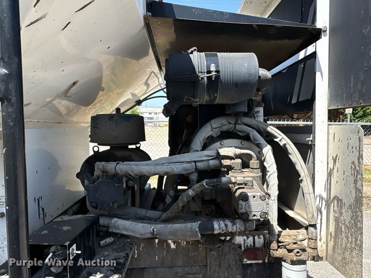 image for item EG8573 2012 Nissan UD3300 pothole patcher truck