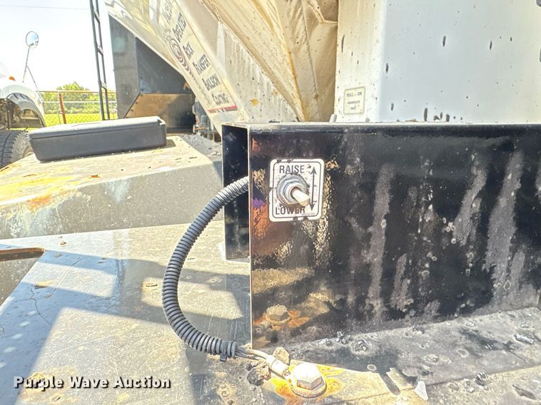 image for item EG8573 2012 Nissan UD3300 pothole patcher truck