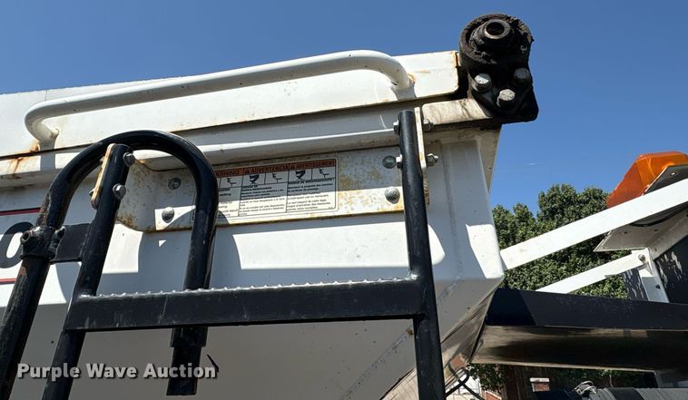 image for item EG8573 2012 Nissan UD3300 pothole patcher truck