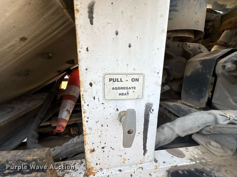 image for item EG8573 2012 Nissan UD3300 pothole patcher truck