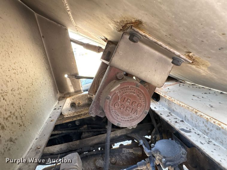 image for item EG8573 2012 Nissan UD3300 pothole patcher truck