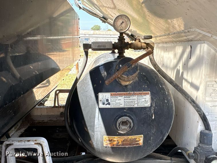 image for item EG8573 2012 Nissan UD3300 pothole patcher truck