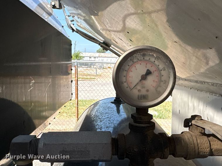 image for item EG8573 2012 Nissan UD3300 pothole patcher truck