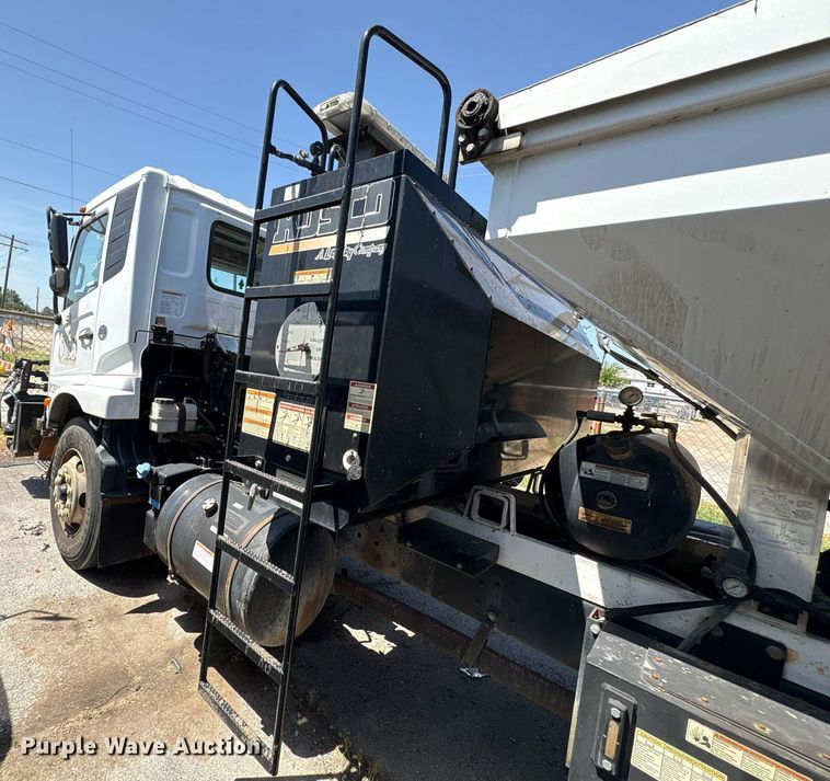 image for item EG8573 2012 Nissan UD3300 pothole patcher truck