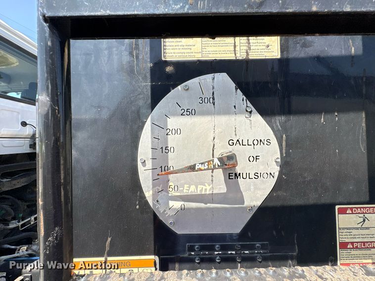 image for item EG8573 2012 Nissan UD3300 pothole patcher truck