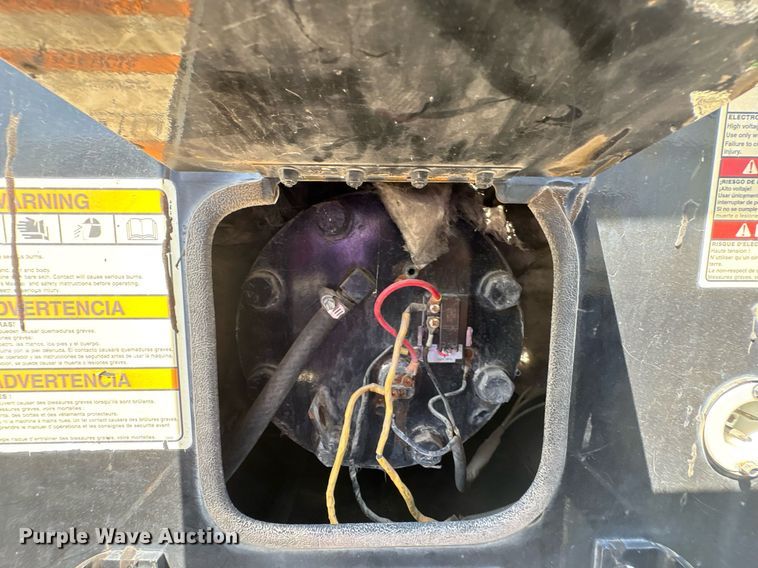 image for item EG8573 2012 Nissan UD3300 pothole patcher truck