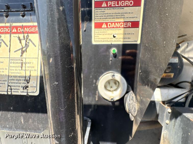 image for item EG8573 2012 Nissan UD3300 pothole patcher truck