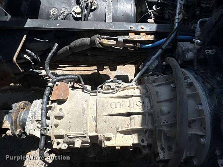 image for item EG8573 2012 Nissan UD3300 pothole patcher truck