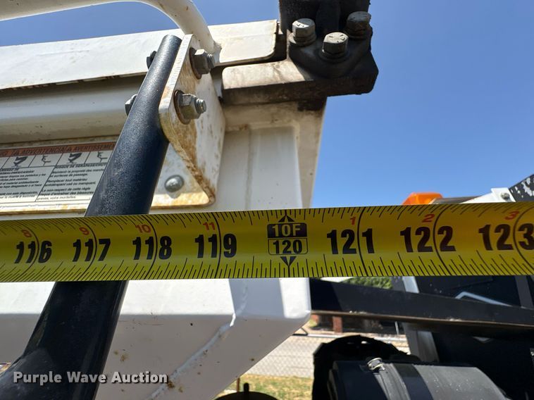 image for item EG8573 2012 Nissan UD3300 pothole patcher truck