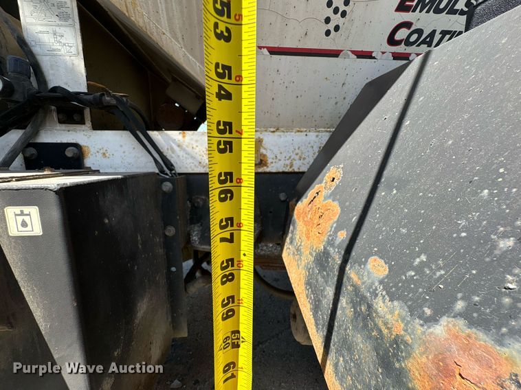 image for item EG8573 2012 Nissan UD3300 pothole patcher truck