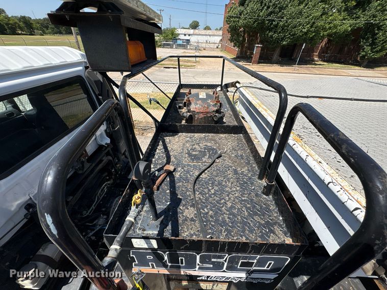 image for item EG8573 2012 Nissan UD3300 pothole patcher truck