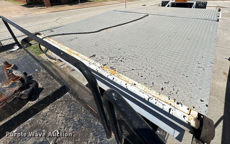 image for item EG8573 2012 Nissan UD3300 pothole patcher truck