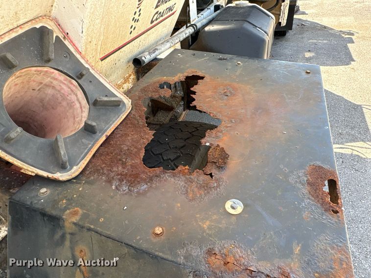 image for item EG8573 2012 Nissan UD3300 pothole patcher truck