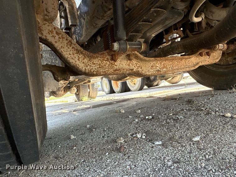 image for item EG8573 2012 Nissan UD3300 pothole patcher truck