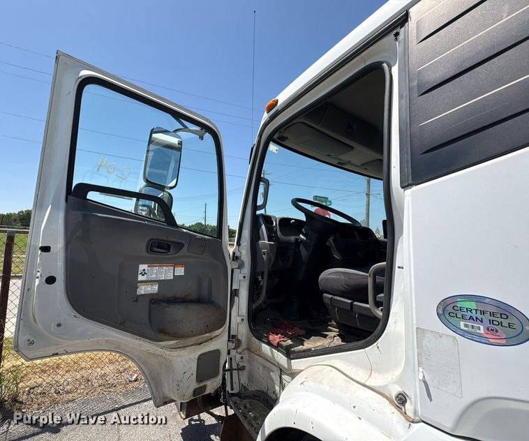 image for item EG8573 2012 Nissan UD3300 pothole patcher truck