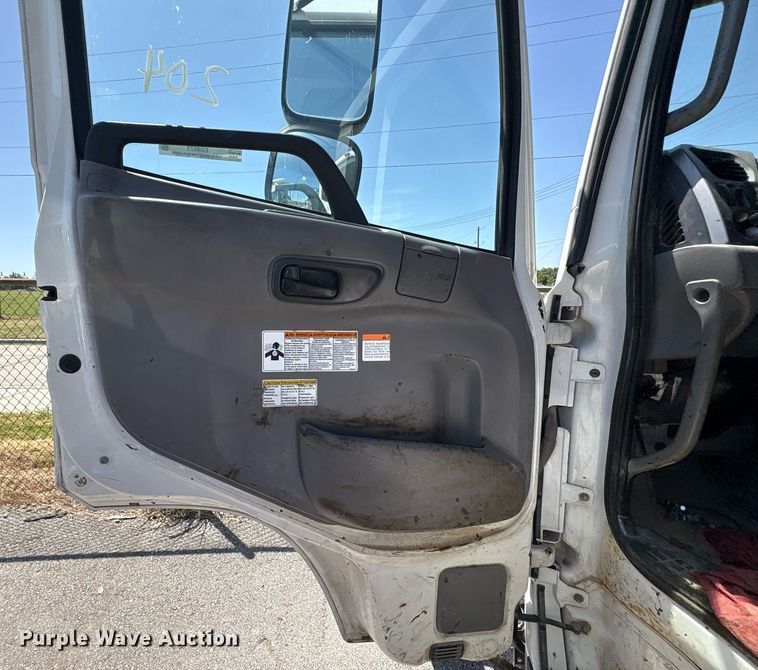 image for item EG8573 2012 Nissan UD3300 pothole patcher truck