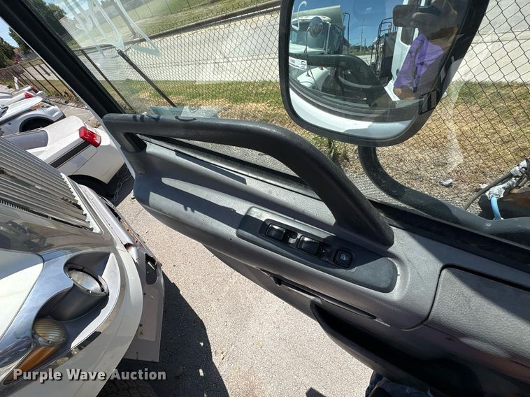 image for item EG8573 2012 Nissan UD3300 pothole patcher truck