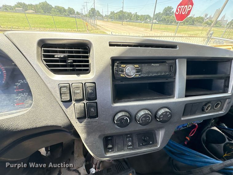 image for item EG8573 2012 Nissan UD3300 pothole patcher truck