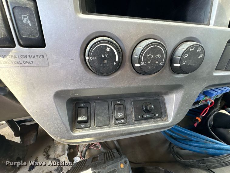 image for item EG8573 2012 Nissan UD3300 pothole patcher truck