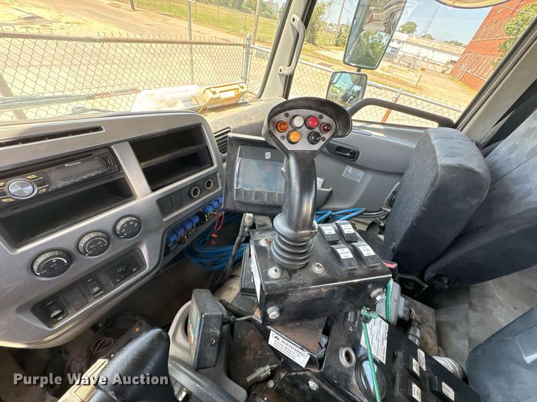 image for item EG8573 2012 Nissan UD3300 pothole patcher truck