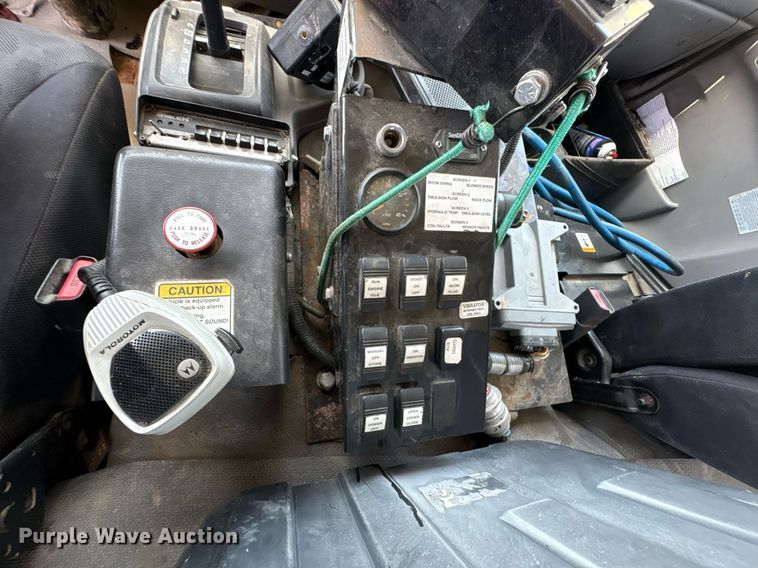 image for item EG8573 2012 Nissan UD3300 pothole patcher truck